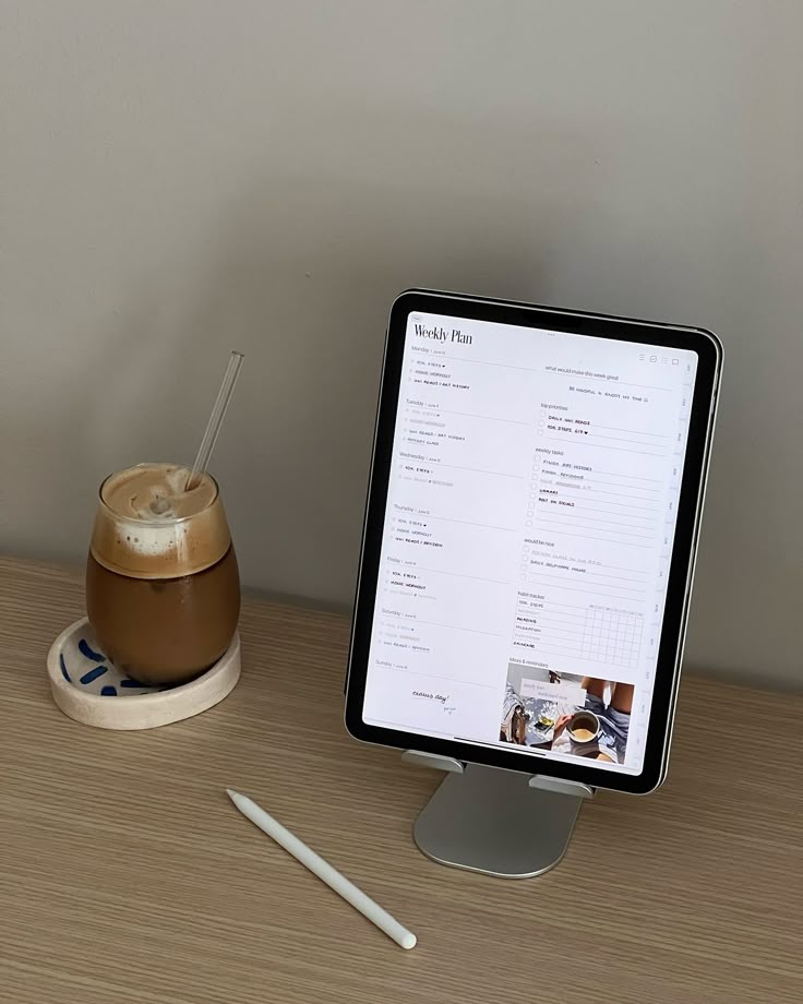 Durch unsere digitalen Planer für GoodNotes ist man als Student papierlos unterwegs