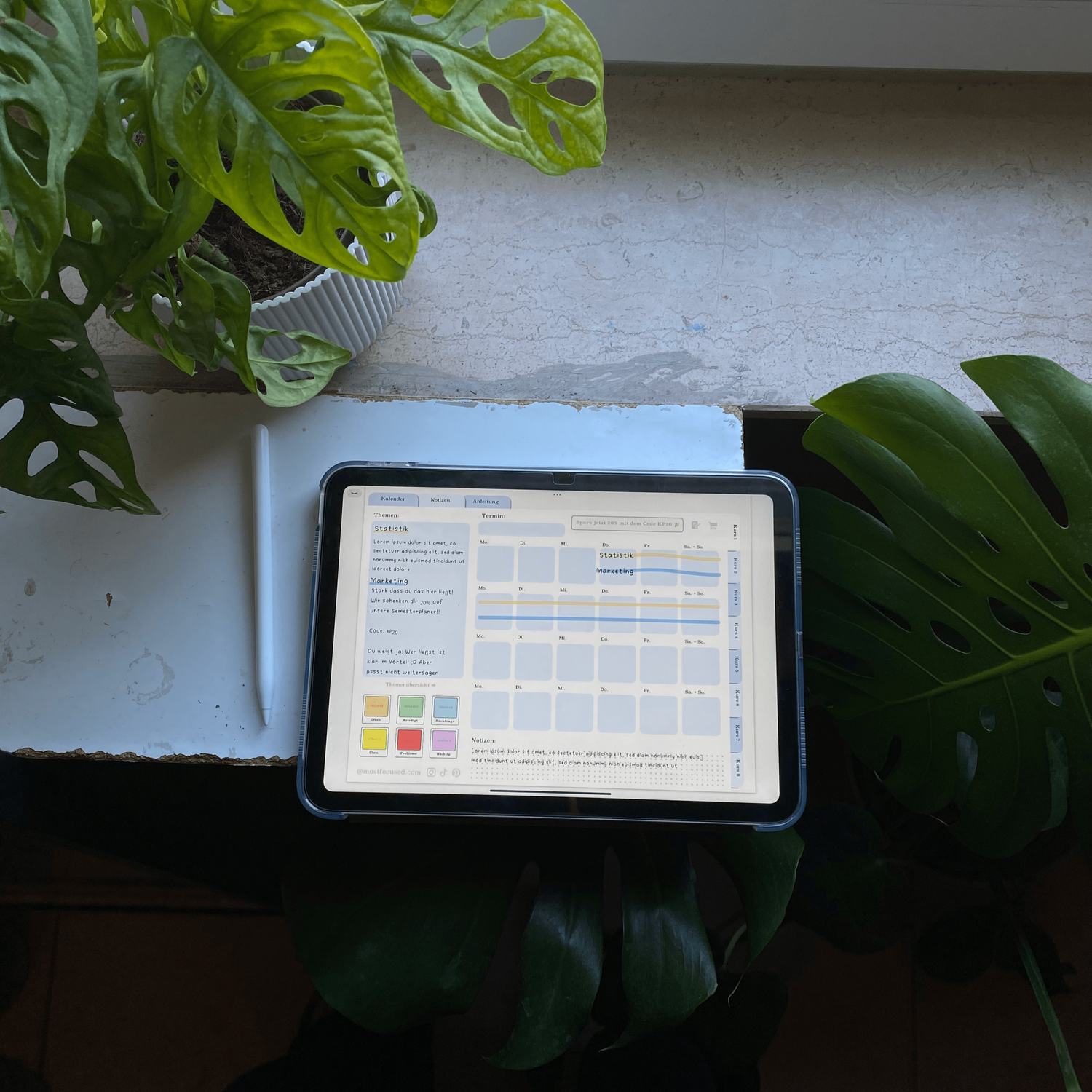 Digitaler Semesterplaner perfekter Match mit GoodNotes liegt mit Apple Pencil